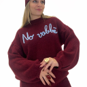 maglione con scritta ricamata no vabbe